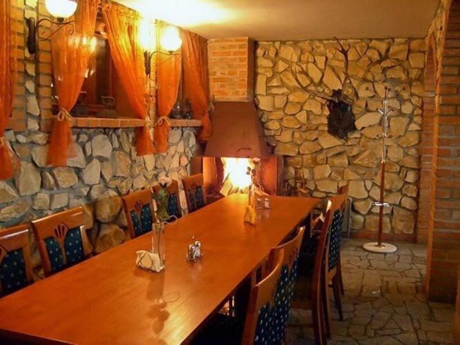 Powidz Lakeside Hotel & Restaurant Екстер'єр фото