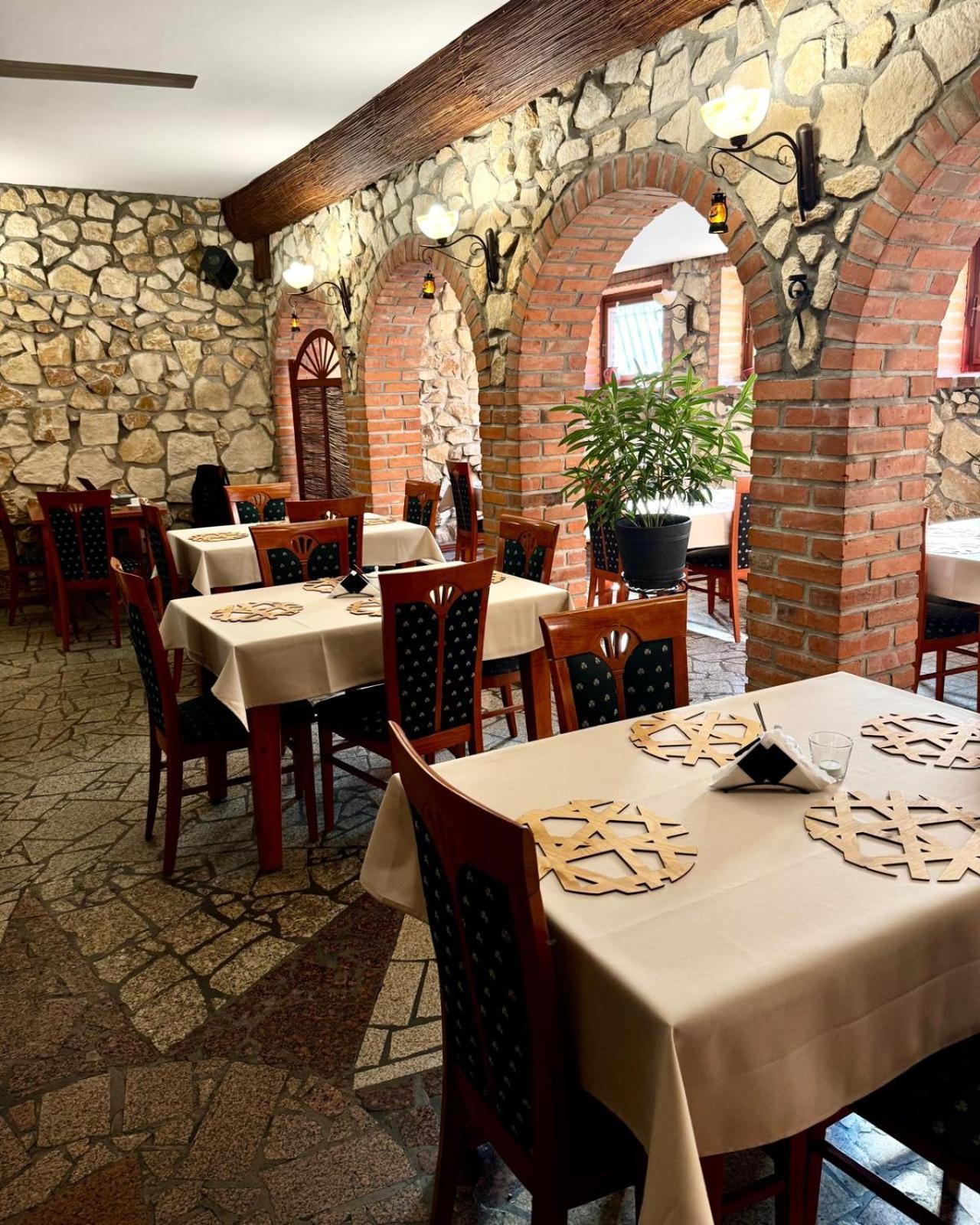 Powidz Lakeside Hotel & Restaurant Екстер'єр фото